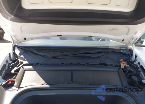 2023 Tesla Model Y Awd/Long Range Dual Motor All-Wheel Drive z USA, uszkodzony, nr VIN 7SAYGAEE1PF700262